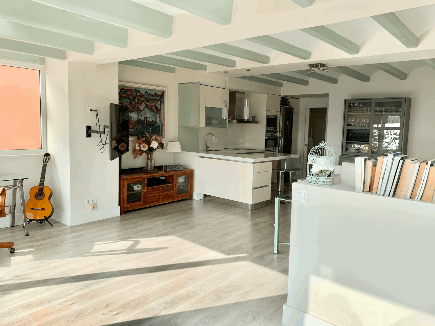 Hermosas vistas al mar y al Faro Carboneras desde este bonito apartamento en Alcaidesa