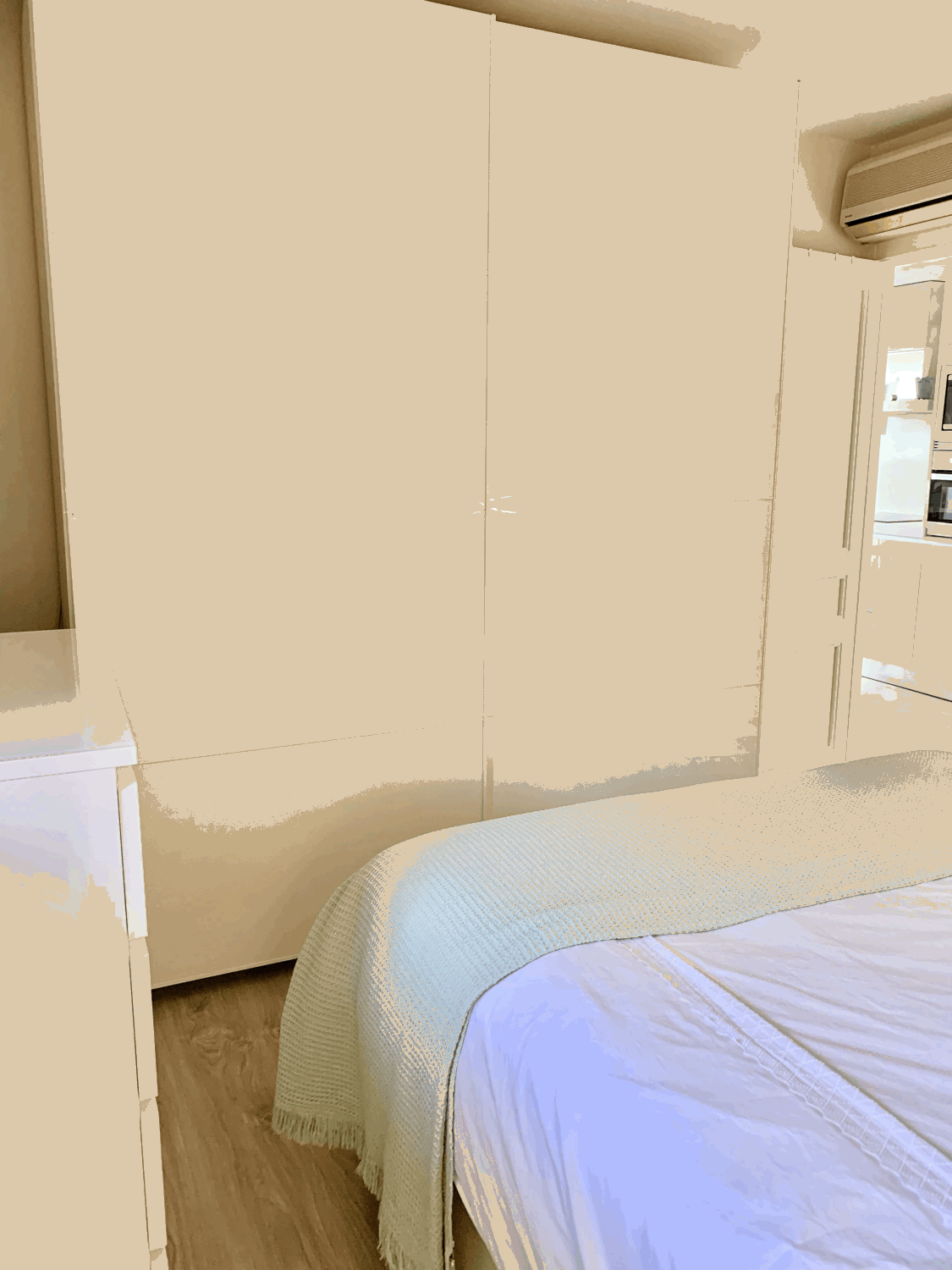 Hermosas vistas al mar y al Faro Carboneras desde este bonito apartamento en Alcaidesa