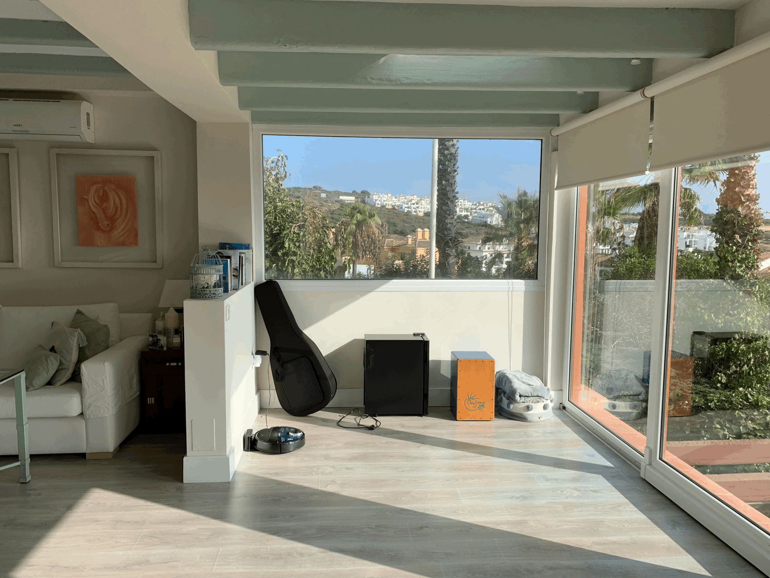 Hermosas vistas al mar y al Faro Carboneras desde este bonito apartamento en Alcaidesa