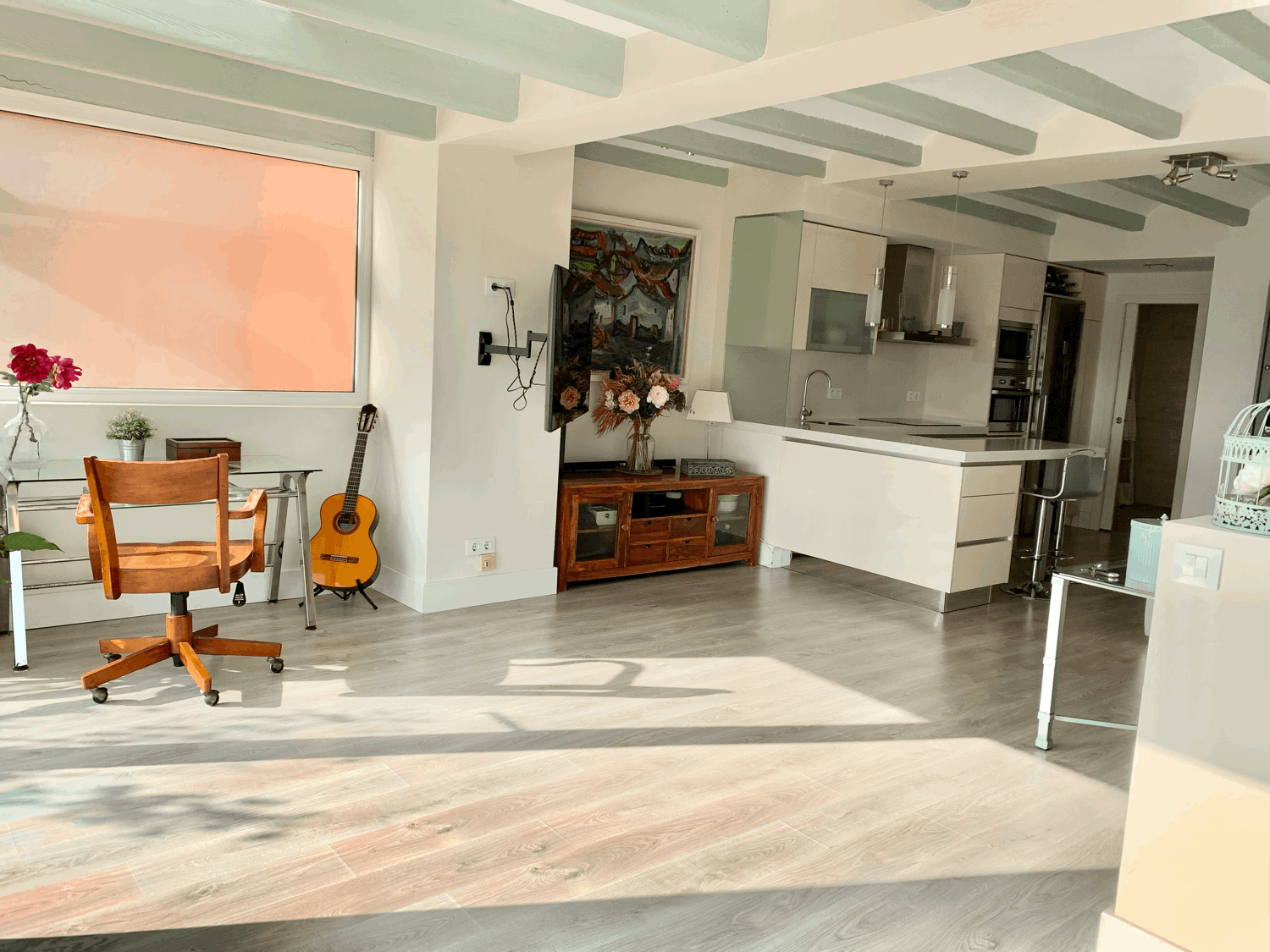 Hermosas vistas al mar y al Faro Carboneras desde este bonito apartamento en Alcaidesa