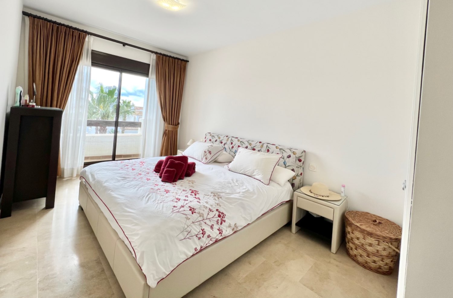 Bel appartement de deux chambres avec une vue imprenable sur la mer et Gibraltar