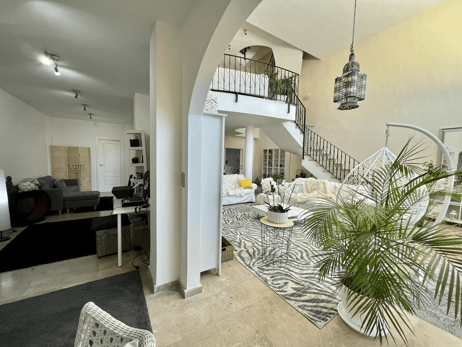 Spectacular and modern semi-detached house with five bedrooms in Alcaidesa