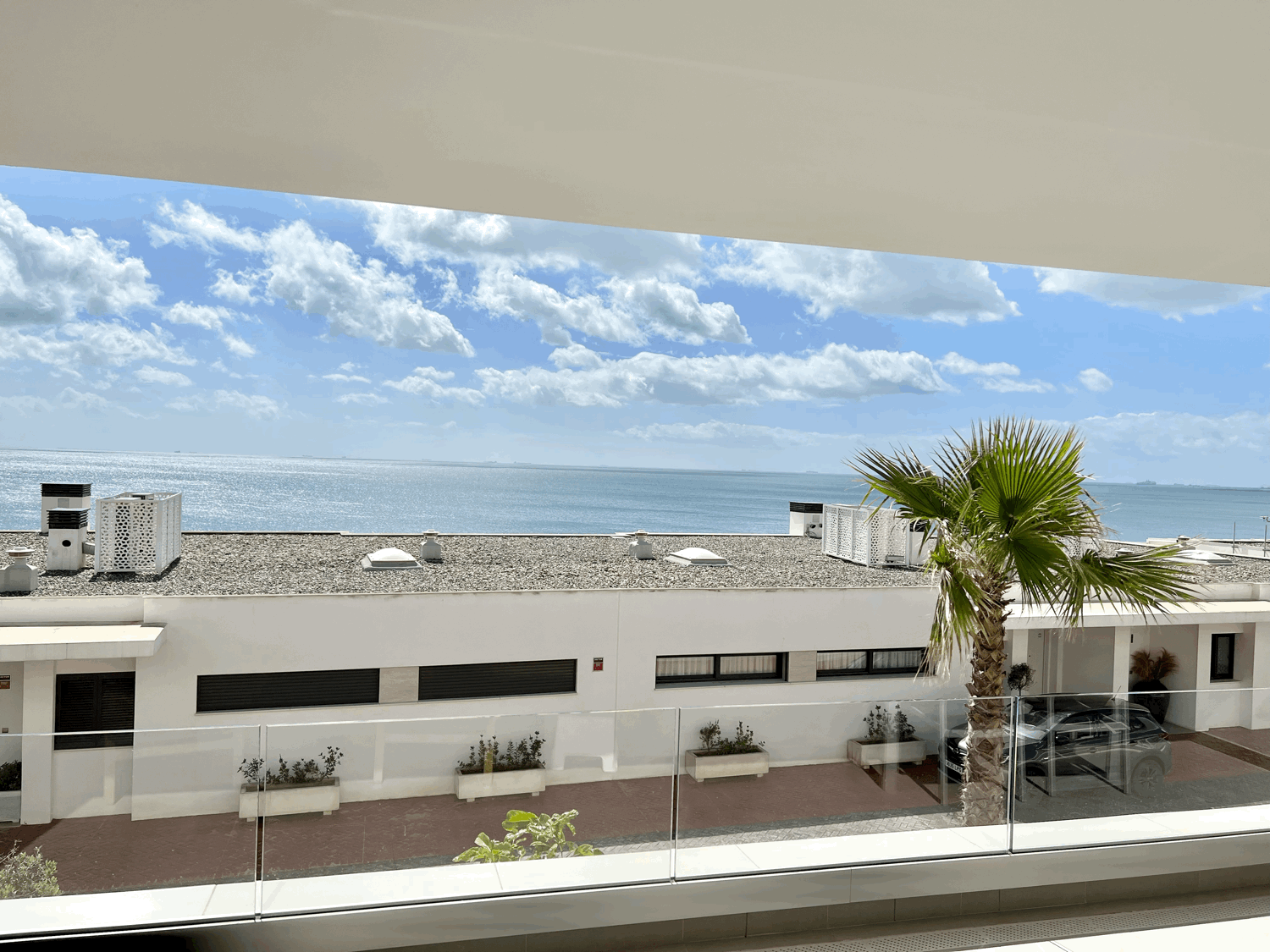 Exclusivo apartamento de dos dormitorios en primera linea de playa y campo de golf