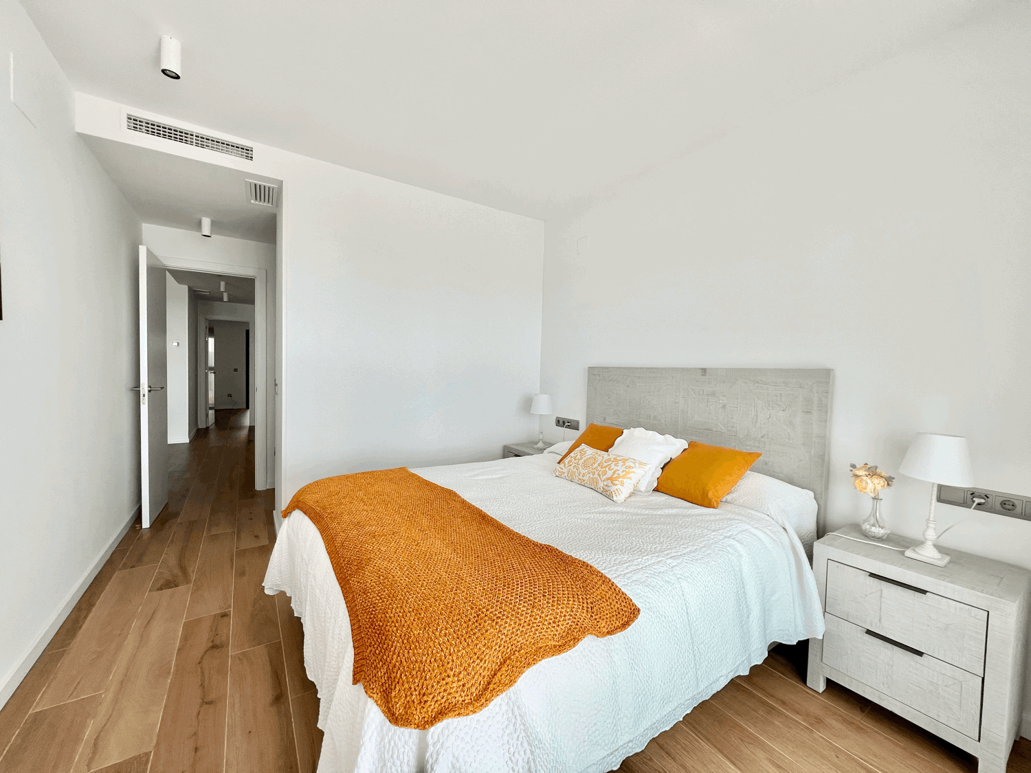 Exclusivo apartamento de dos dormitorios en primera linea de playa y campo de golf