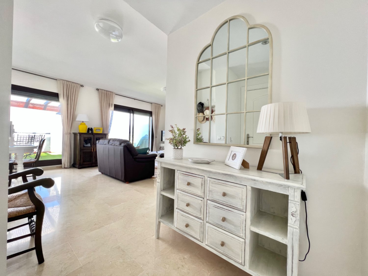 Esplendido  ático de tres habitaciones con preciosas vistas en Alcaidesa muy cerca de la playa y golf