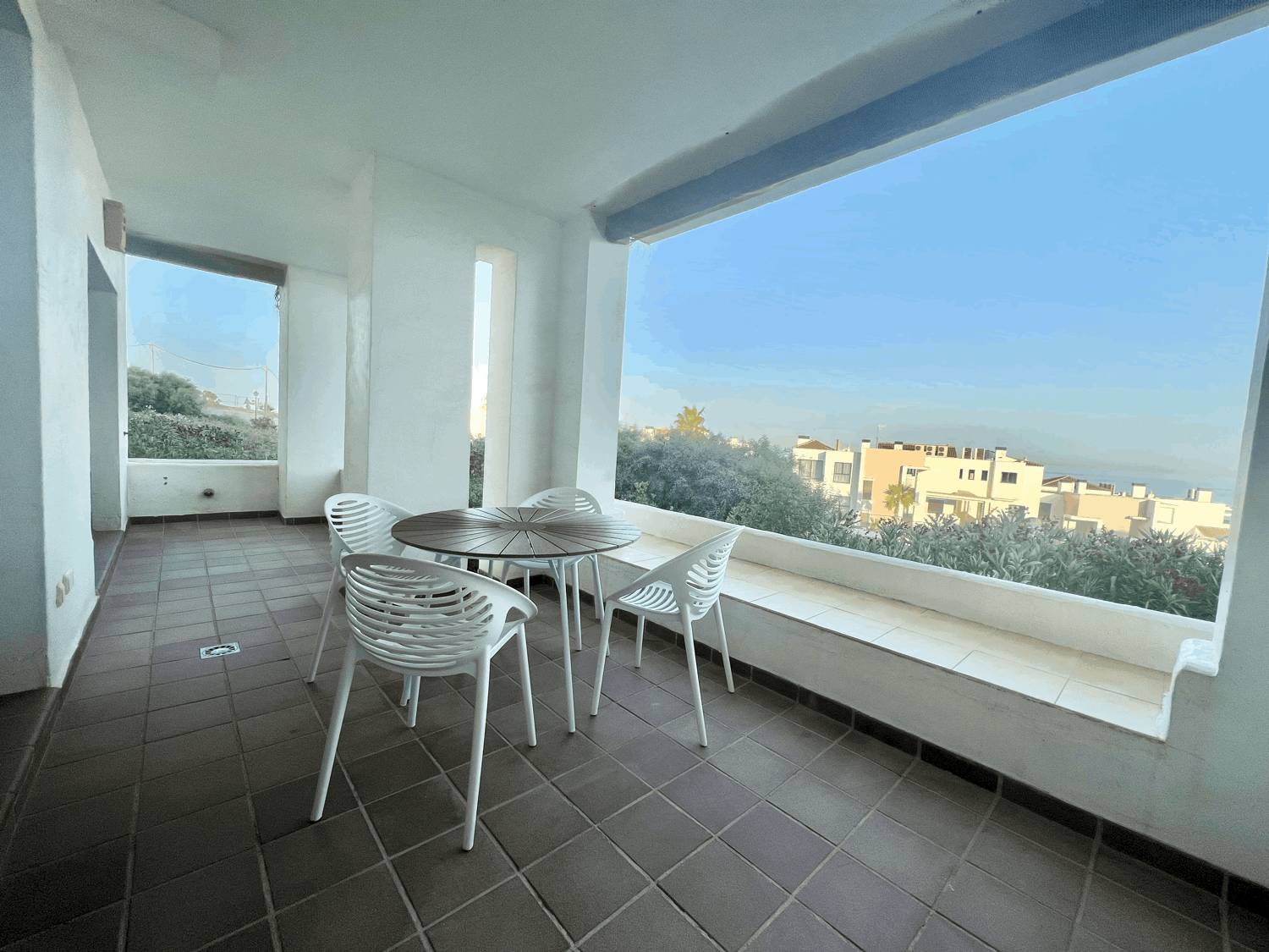 Beautiful ground floor with terrace of two bedrooms in Alcaidesa