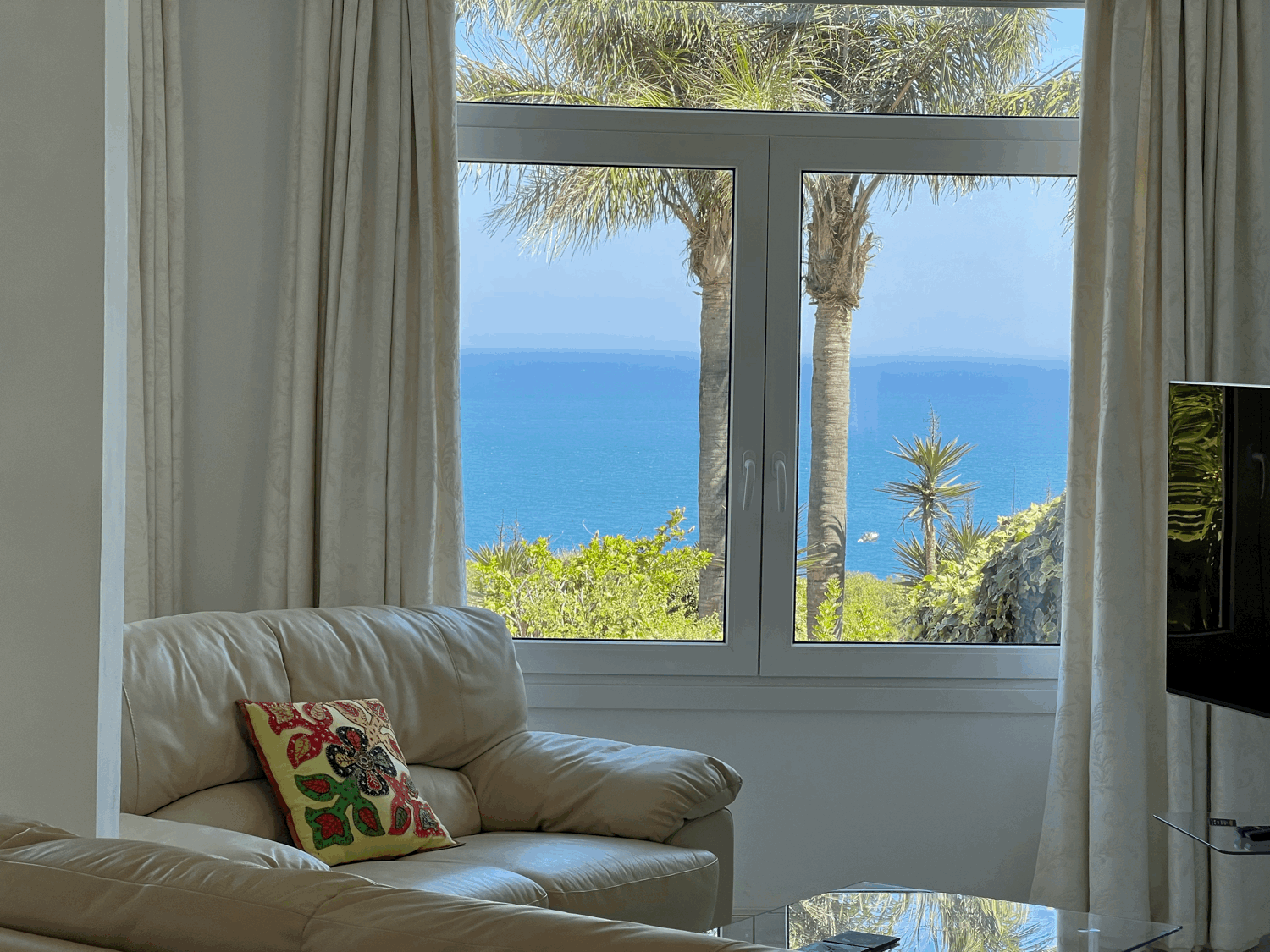 Encantadora casa pareada con espectaculares vistas al mar en Alcaidesa