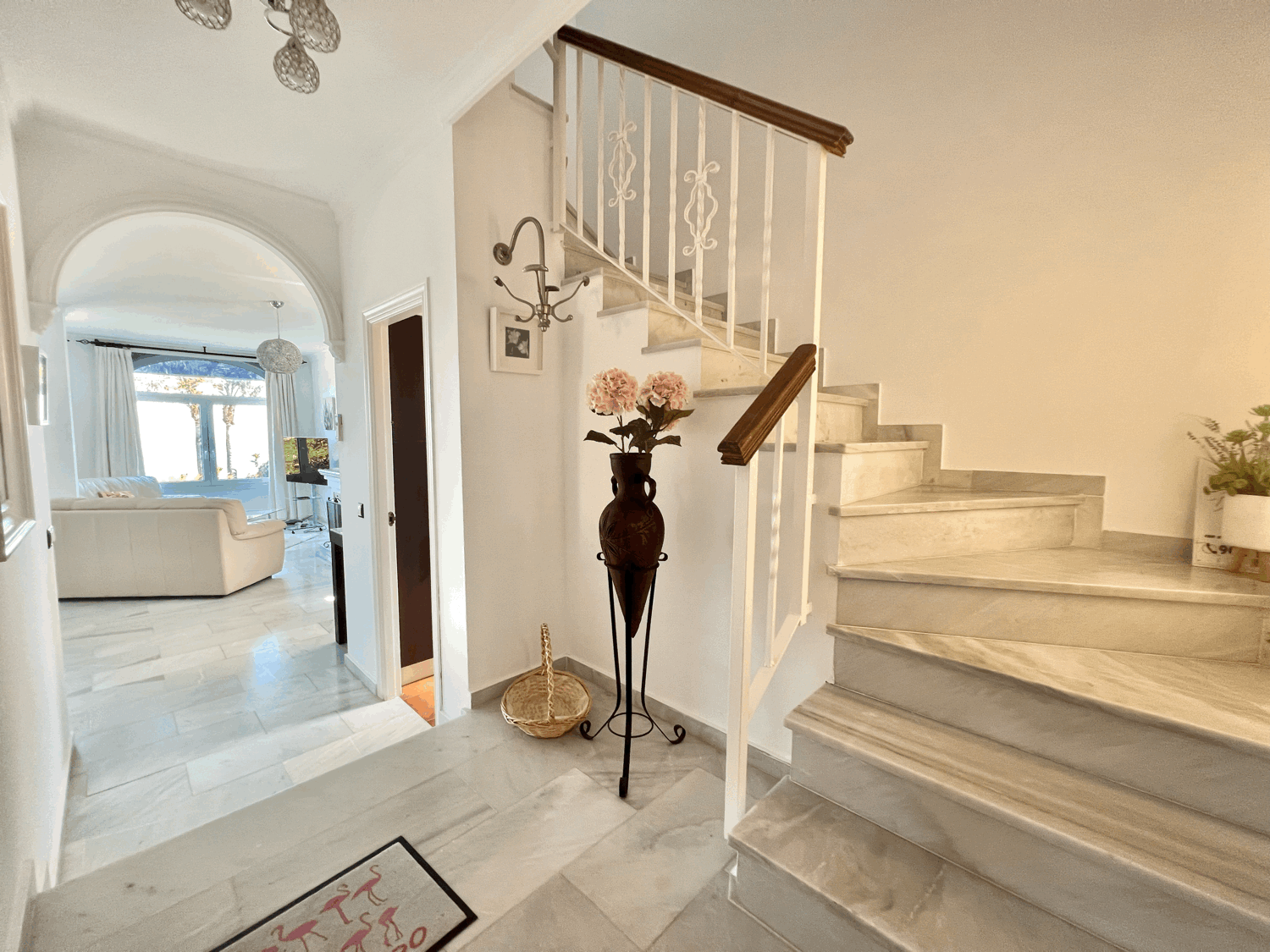 Charming semi-detached house with spectacular sea views in Alcaidesa