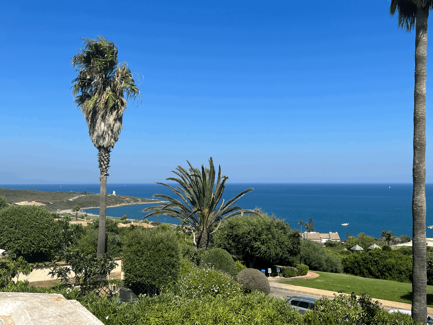Charming semi-detached house with spectacular sea views in Alcaidesa