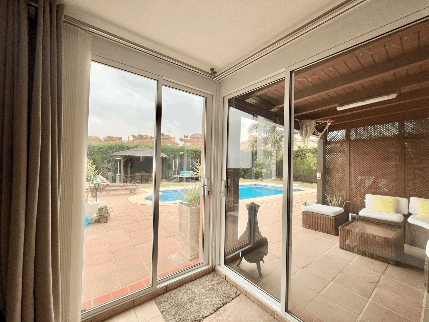 Beautiful and modern completely renovated four-bedroom independent house in Alcaidesa