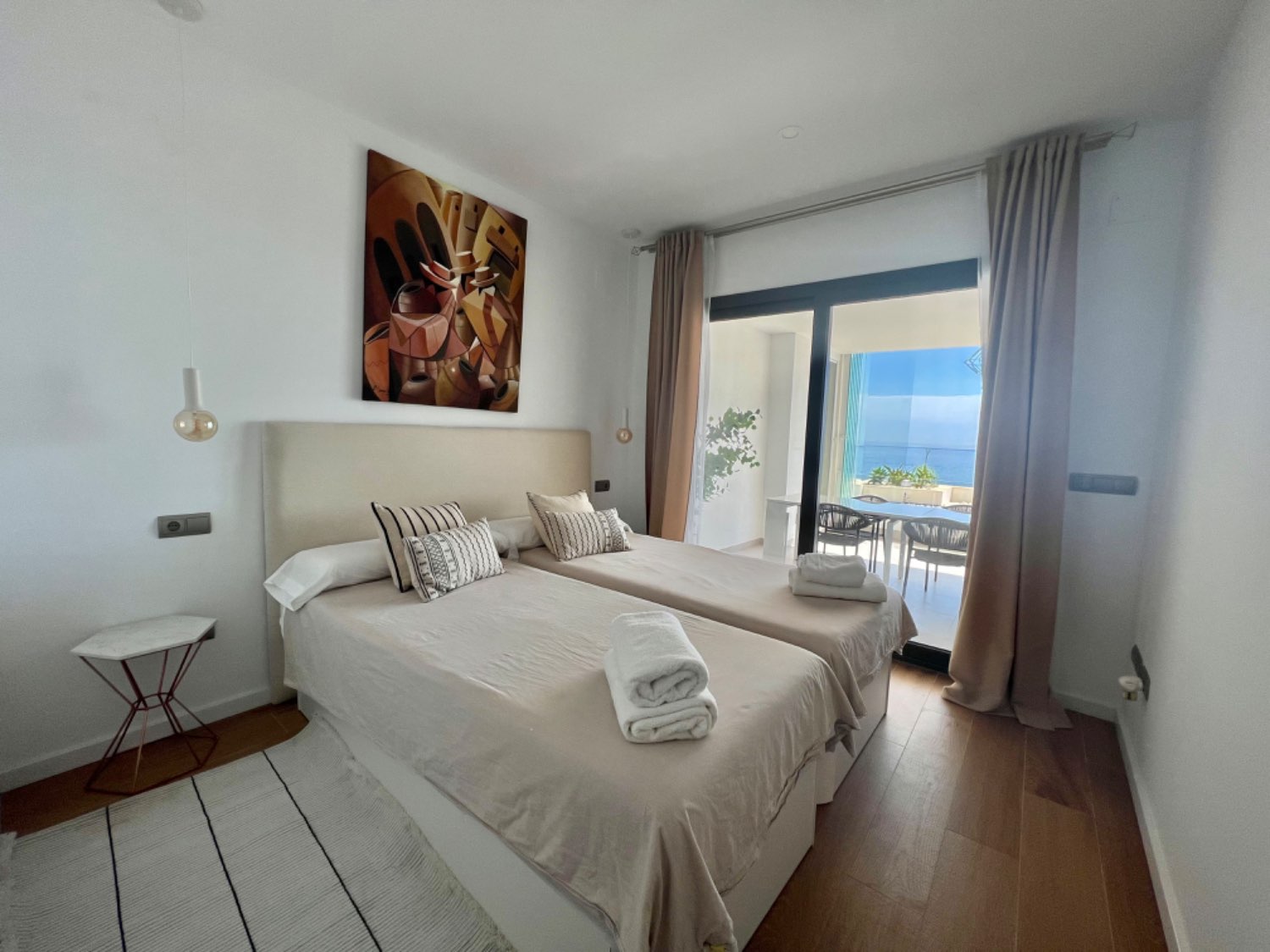 Hermosos piso bajo con preciosas vistas al mar y al Faro de Carboneras en Alcaidesa