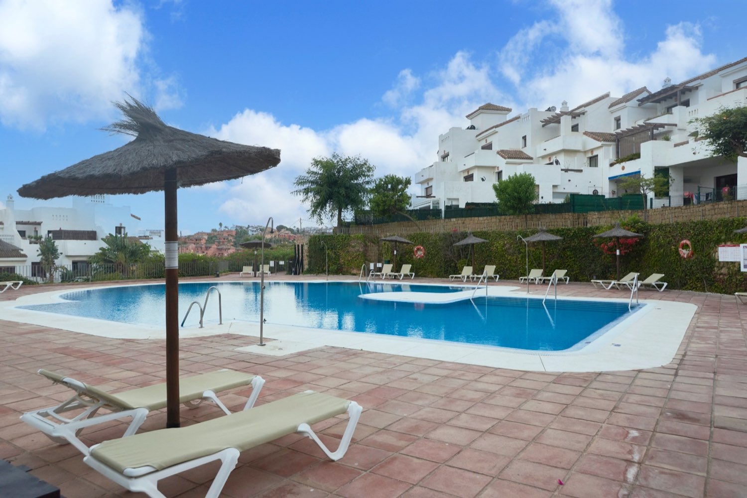 Charming two-bedroom apartment with beautiful sea views in Alcaidesa