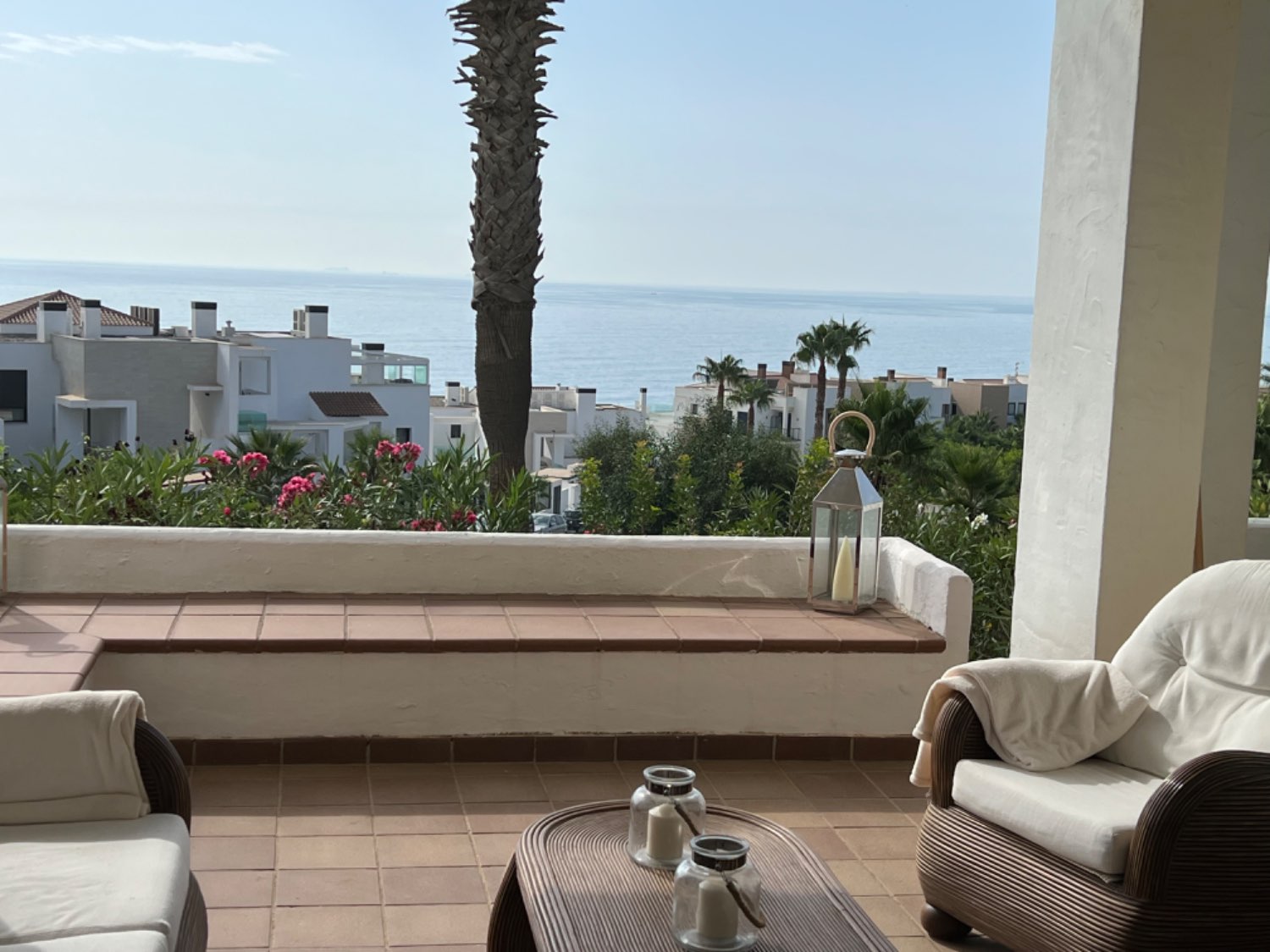 Charming two-bedroom apartment with beautiful sea views in Alcaidesa