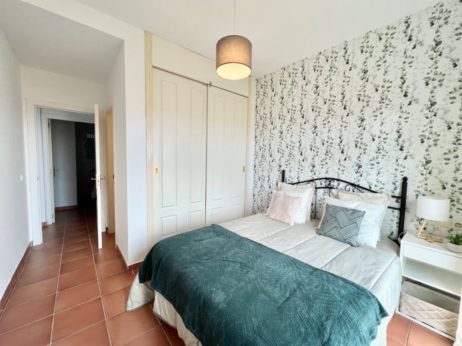 Encantador apartamento de dos dormitorios con preciosas vistas al mar en Alcaidesa