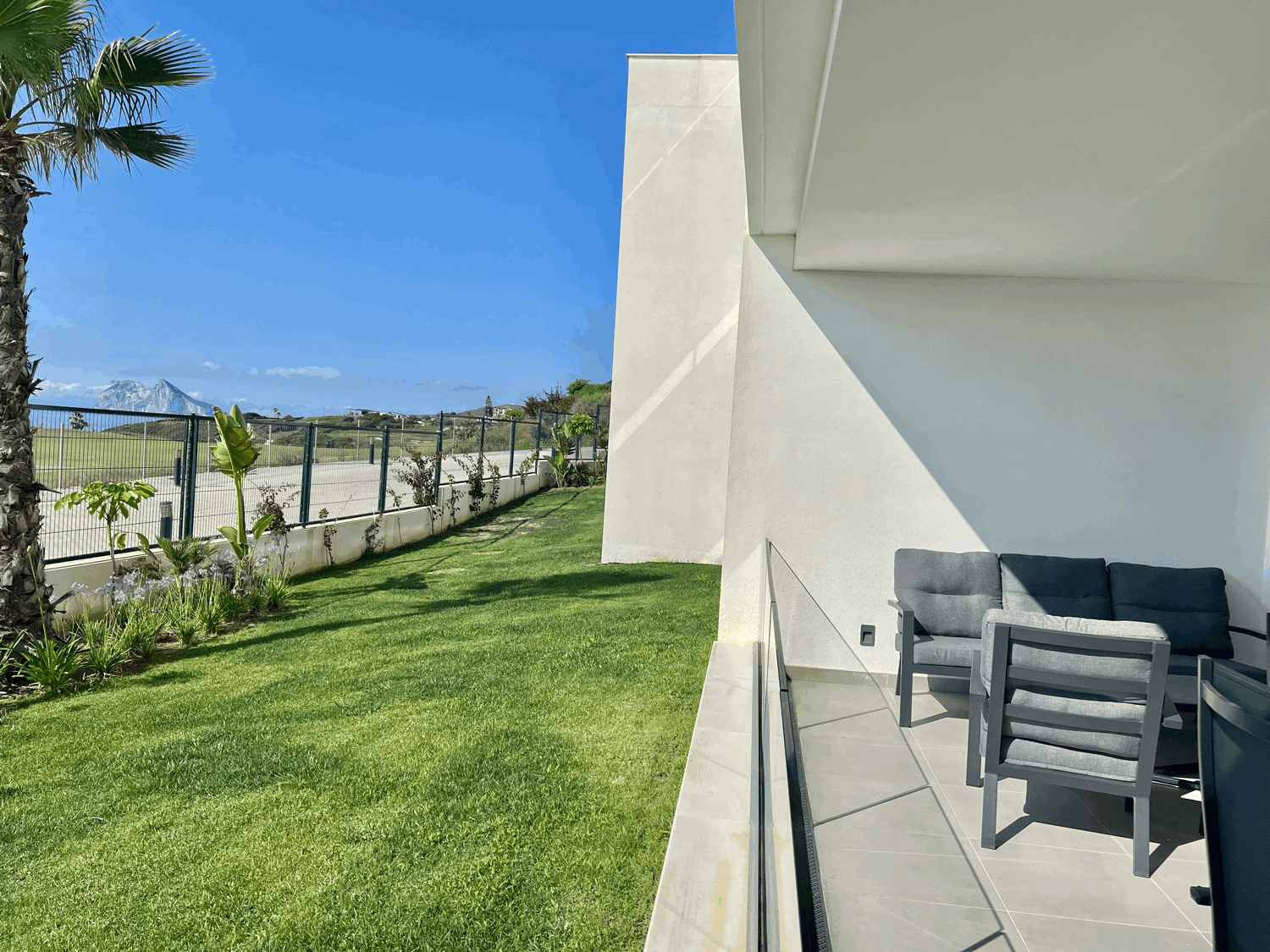 Exclusivo apartamento en primera línea de golf y playa con espectaculares vistas al mar y Gibraltar