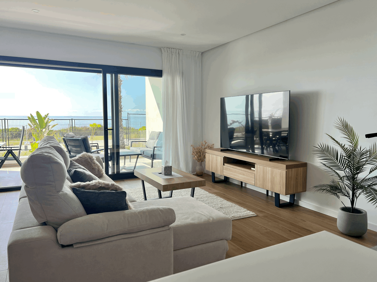 Exclusivo apartamento en primera línea de golf y playa con espectaculares vistas al mar y Gibraltar