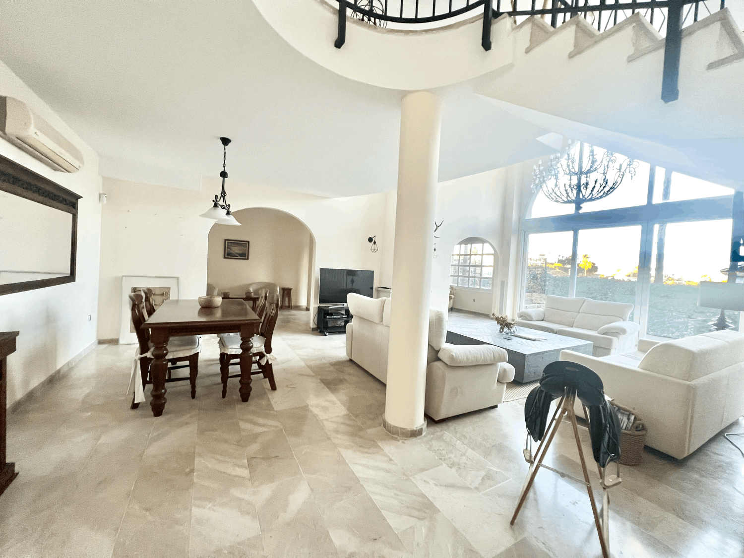 Modern and spacious four-bedroom semi-detached house in Alcaidesa