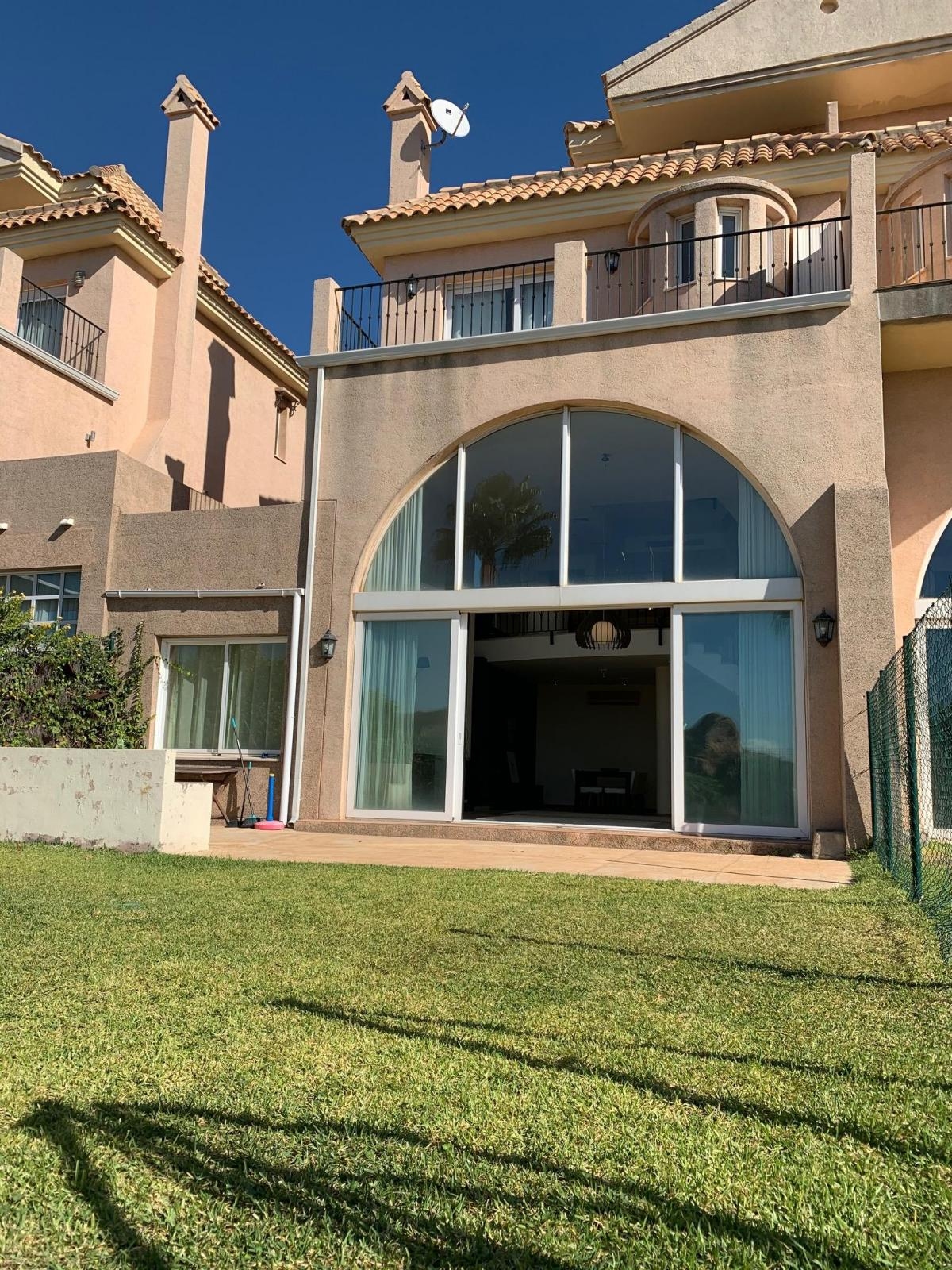 Modern semi-detached house with beautiful views of Gibraltar with four bedrooms in Alcaidesa