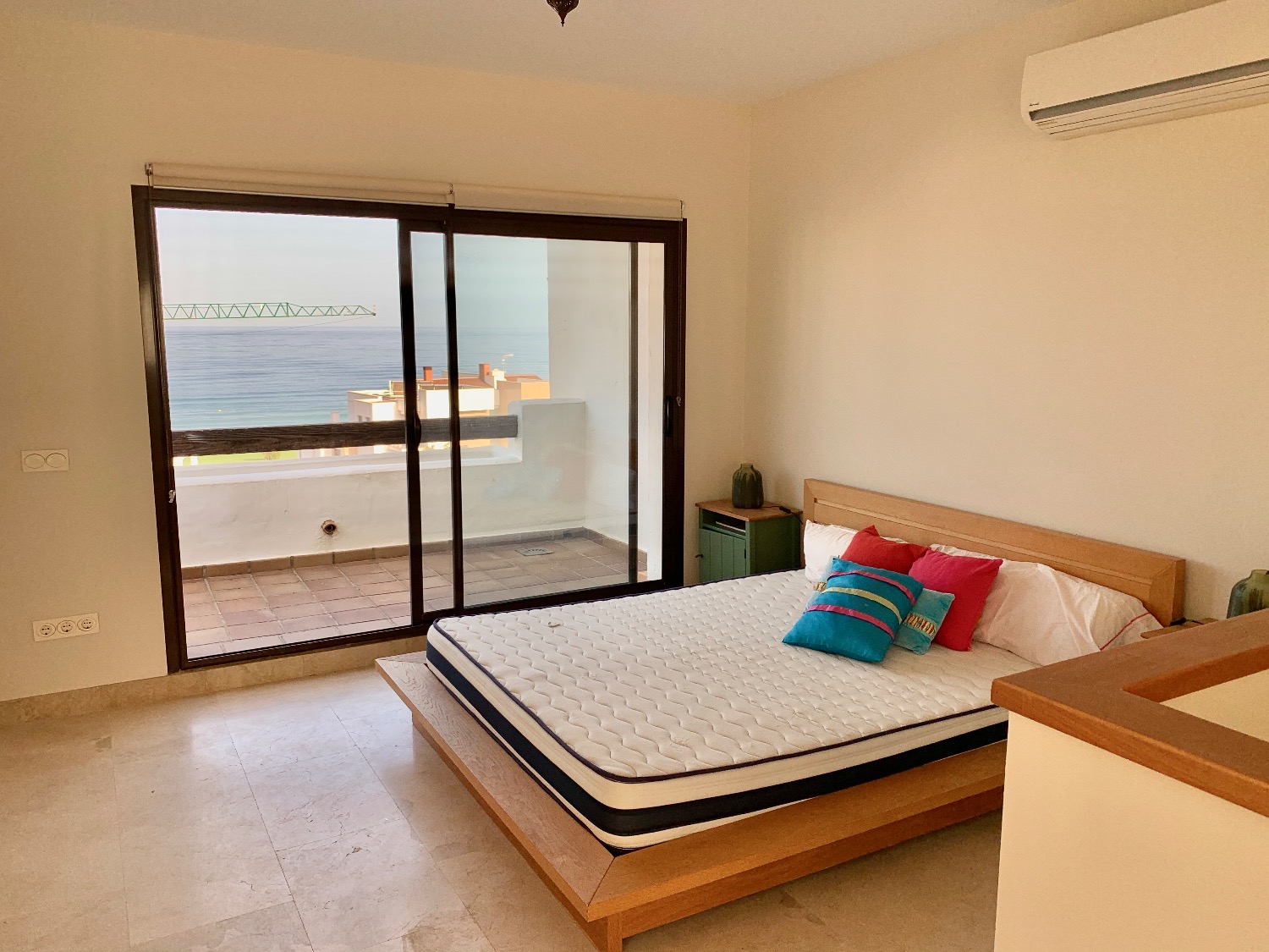 Bella casa di quattro camere da letto con splendida vista sul mare in Alcaidesa