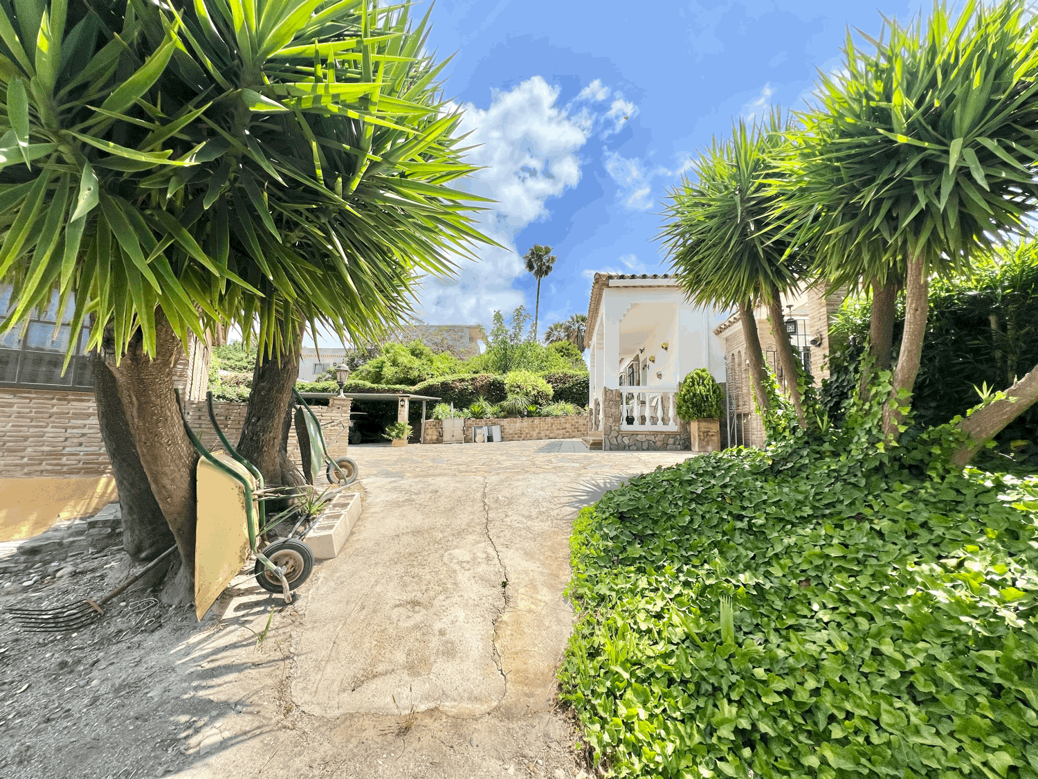 Hermosa finca rústica con construcción de vivienda de cinco dormitorios en Estepona