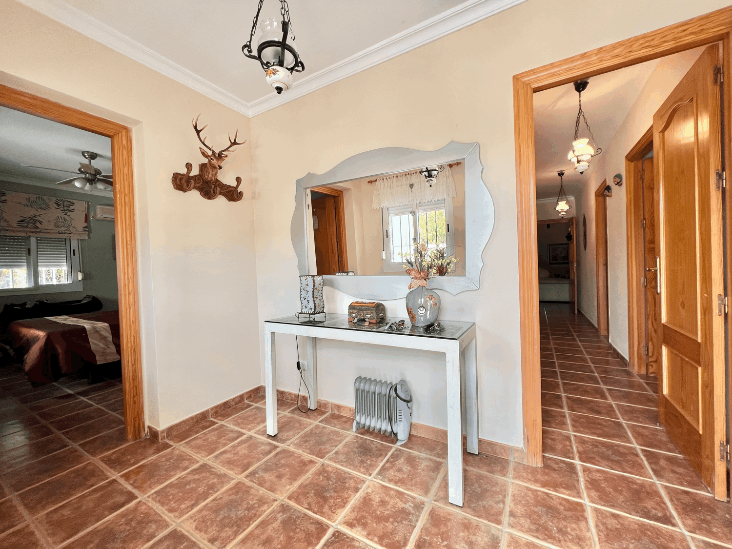 Beautiful rustic property with house  of a five-bedroom house in Estepona