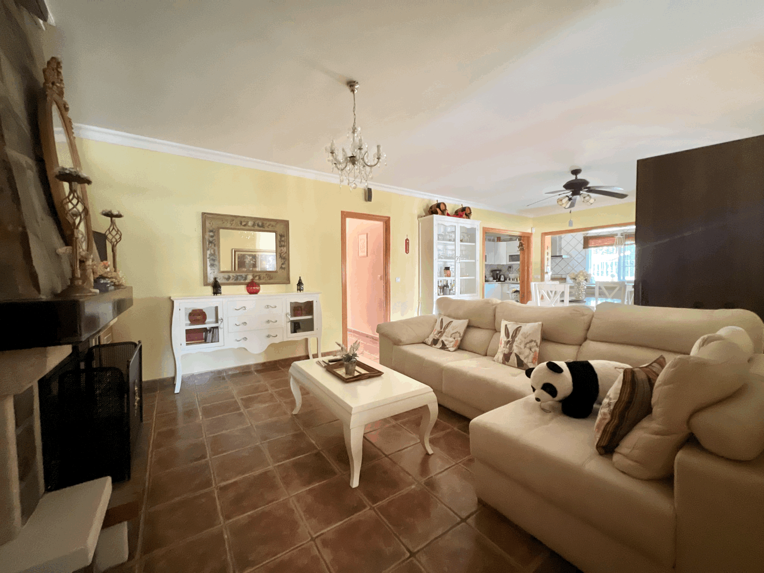 Beautiful rustic property with house  of a five-bedroom house in Estepona