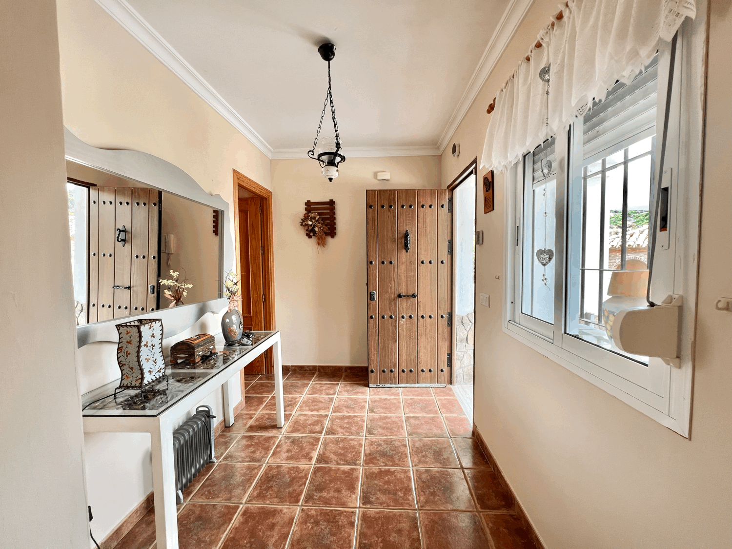 Beautiful rustic property with house  of a five-bedroom house in Estepona