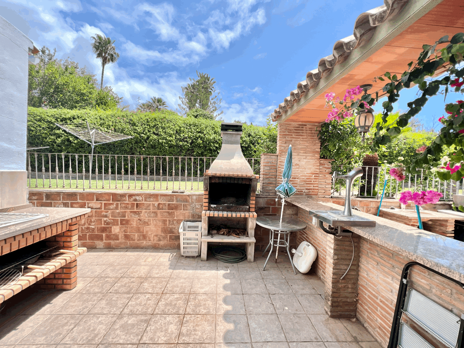 Beautiful rustic property with house  of a five-bedroom house in Estepona