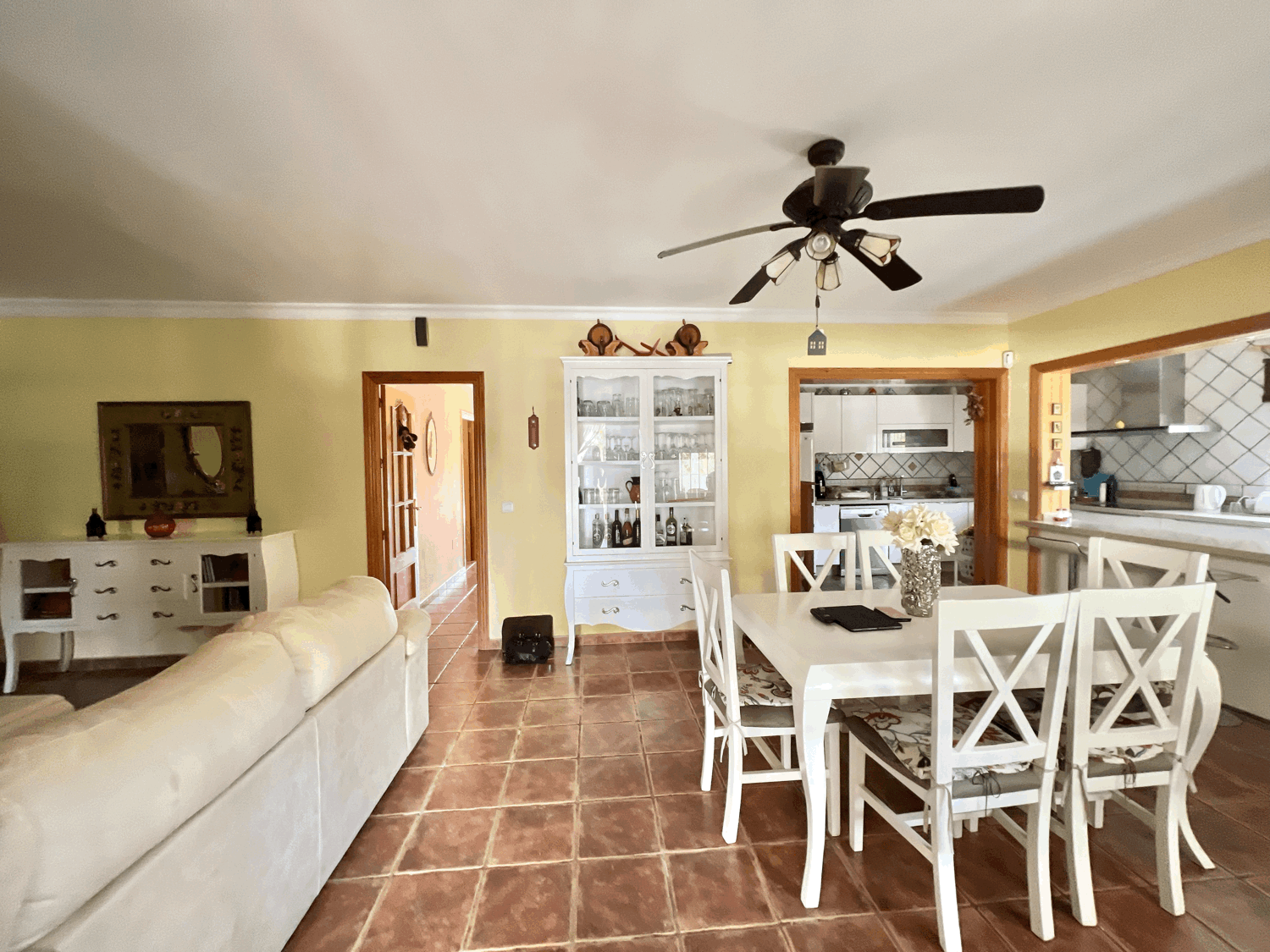 Beautiful rustic property with house  of a five-bedroom house in Estepona