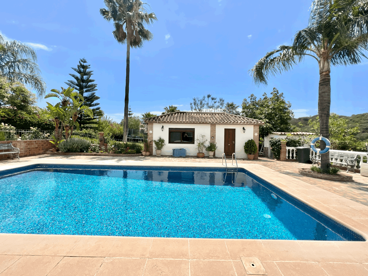 Hermosa finca rústica con construcción de vivienda de cinco dormitorios en Estepona