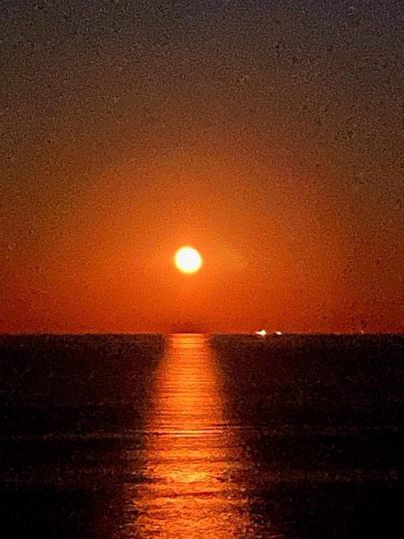 Encantador adosado a escasos metros de distancia de la playa de Alcaidesa con parking privado