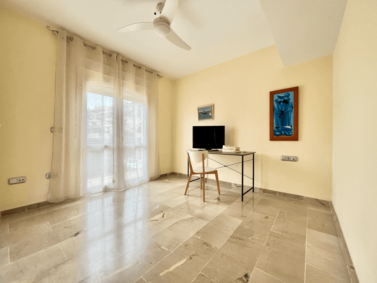 Charming townhouse with garden within walking distance of the beach in Alcaidesa
