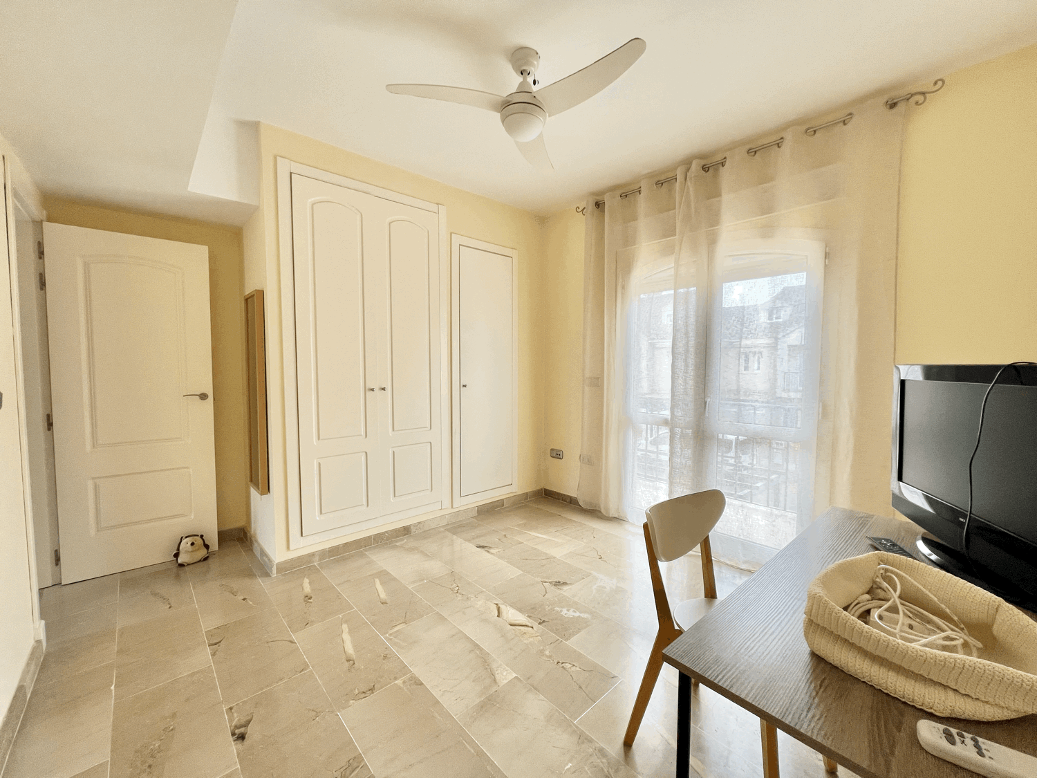 Charming townhouse with garden within walking distance of the beach in Alcaidesa