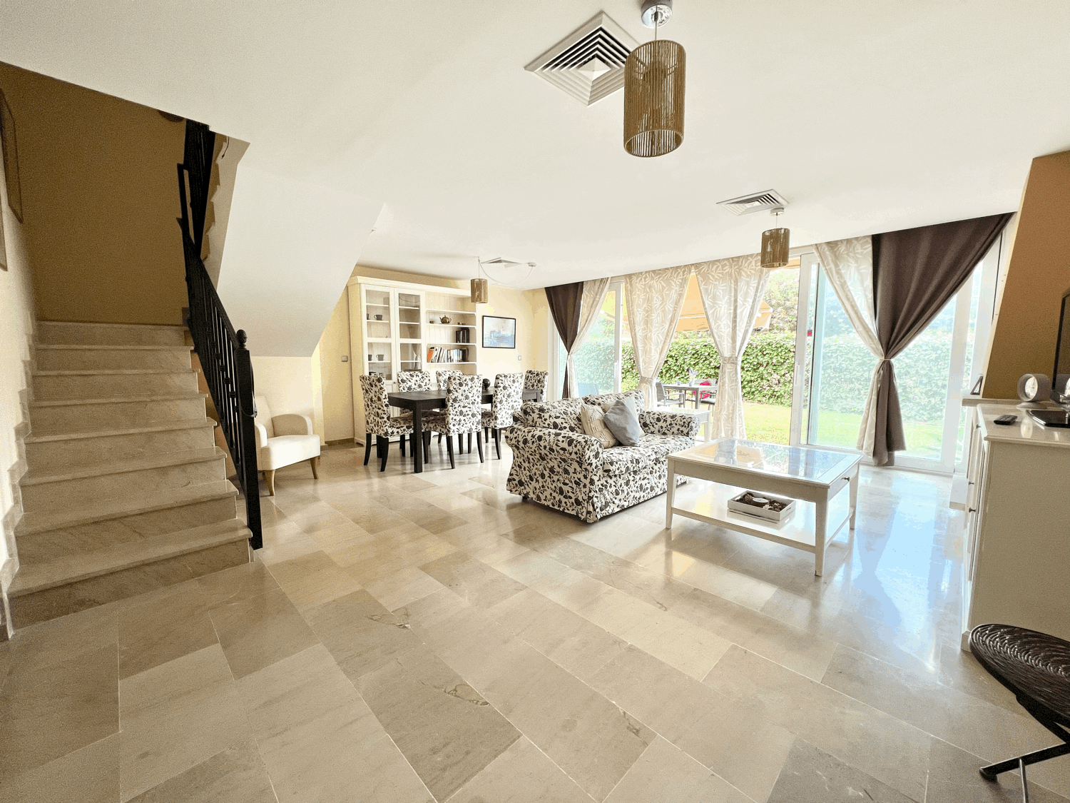 Charming townhouse with garden within walking distance of the beach in Alcaidesa