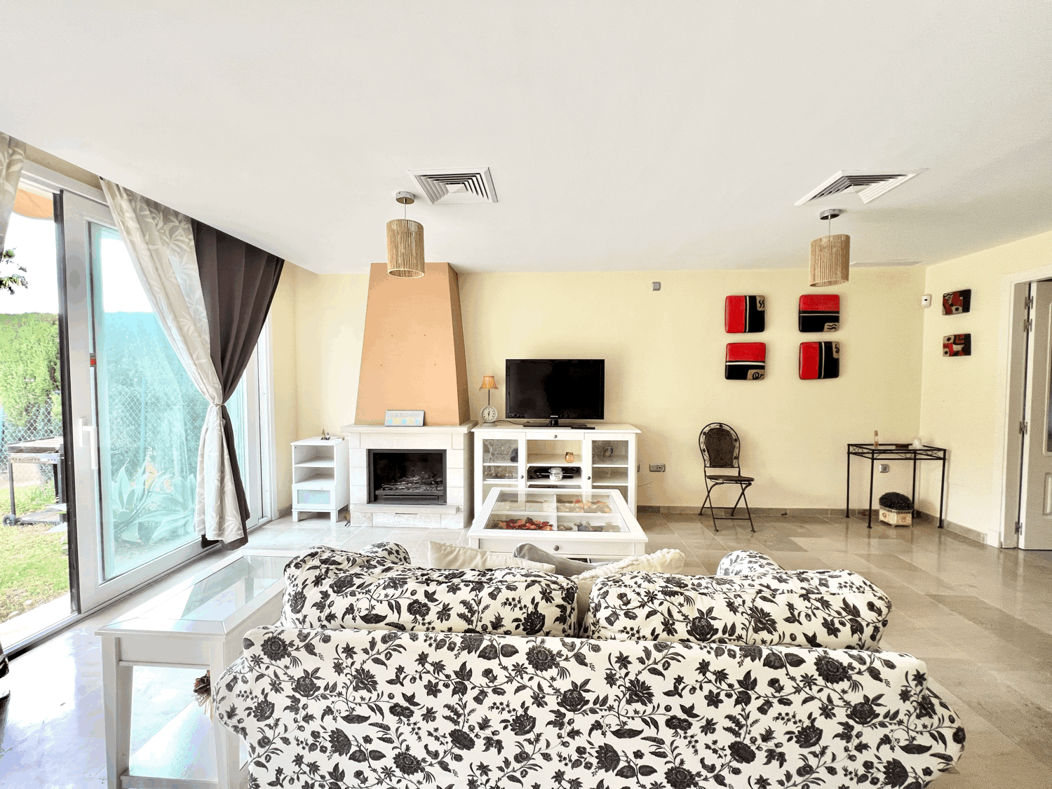 Charming townhouse with garden within walking distance of the beach in Alcaidesa