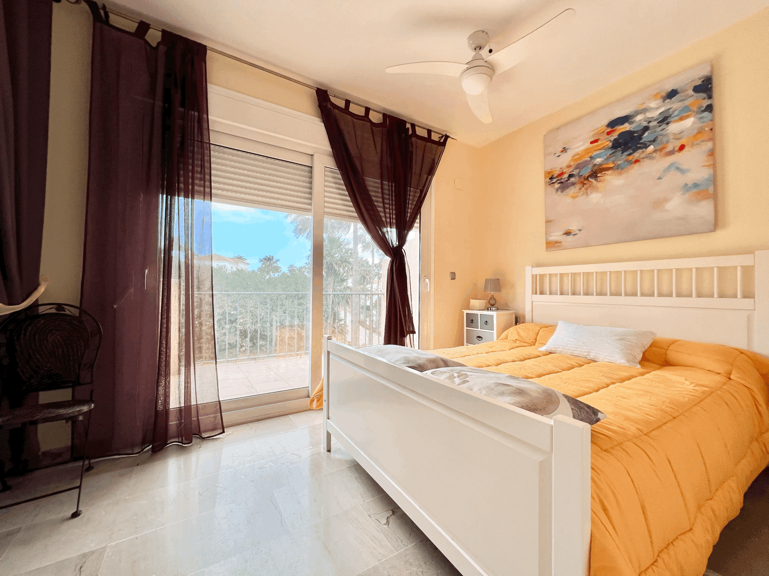 Charming townhouse with garden within walking distance of the beach in Alcaidesa