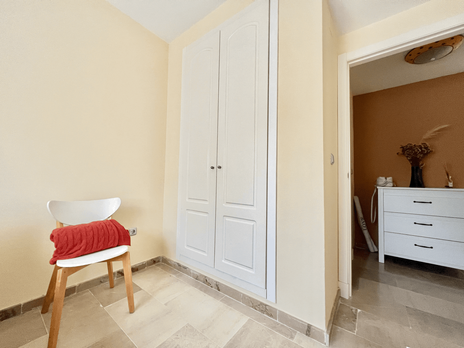 Charming townhouse with garden within walking distance of the beach in Alcaidesa