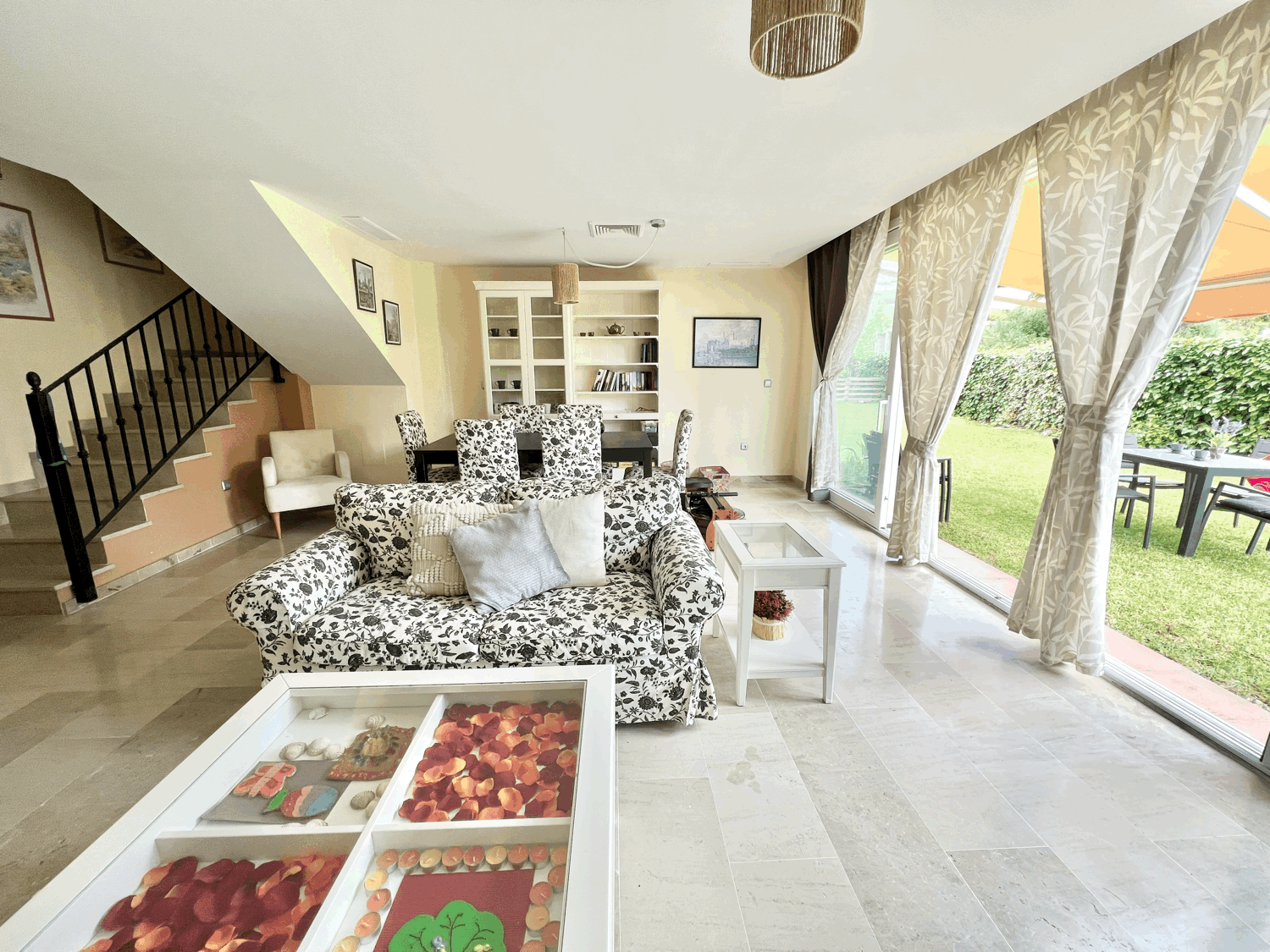 Charming townhouse with garden within walking distance of the beach in Alcaidesa