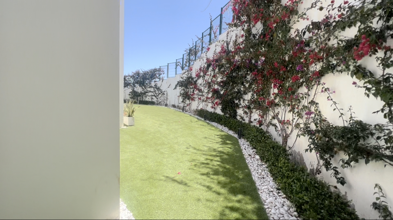 Exclusive three-bedroom apartment on the beachfront and golf course with fabulous views of the sea and Gibraltar