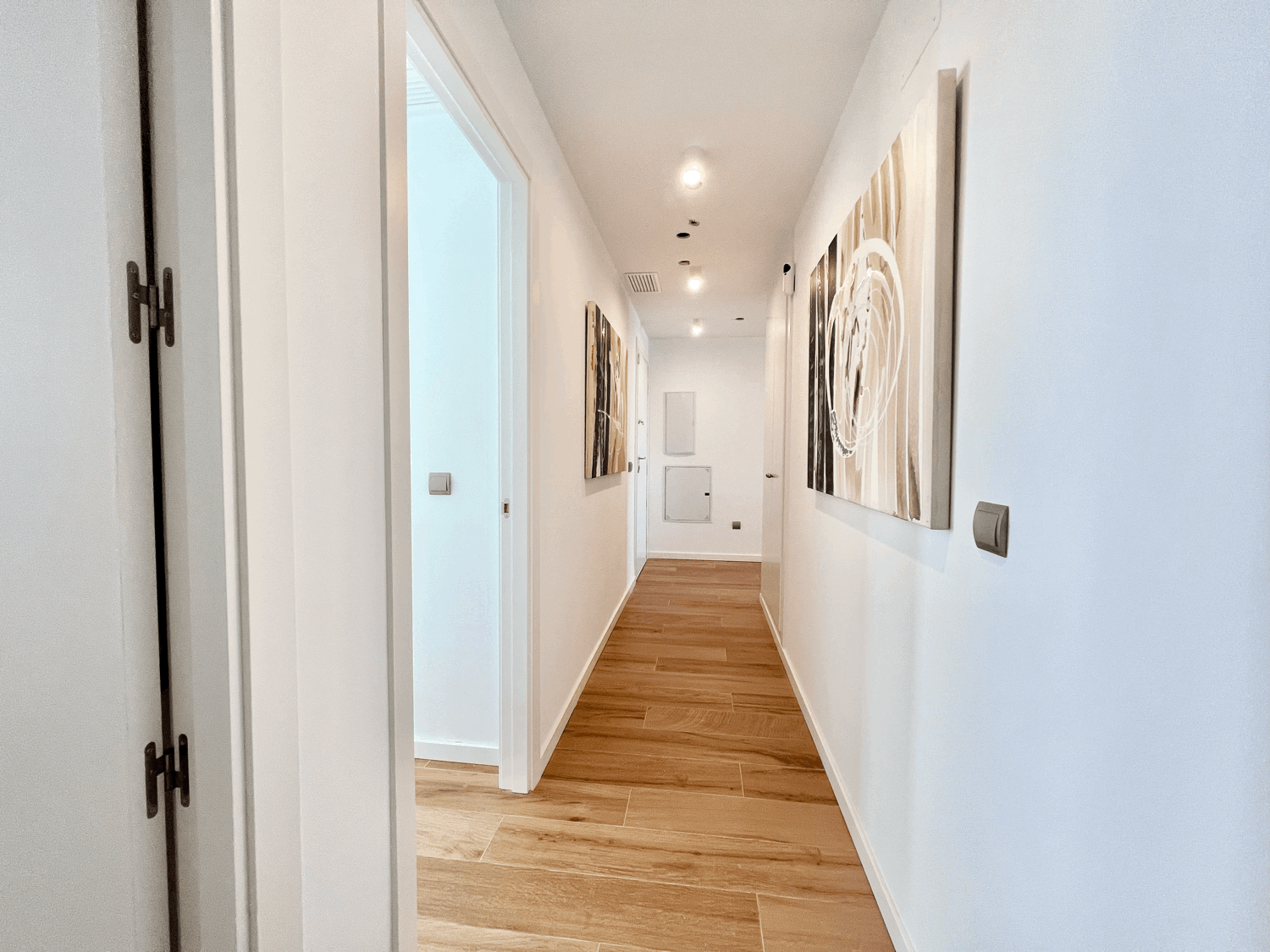 Exclusive three-bedroom apartment on the beachfront and golf course with fabulous views of the sea and Gibraltar