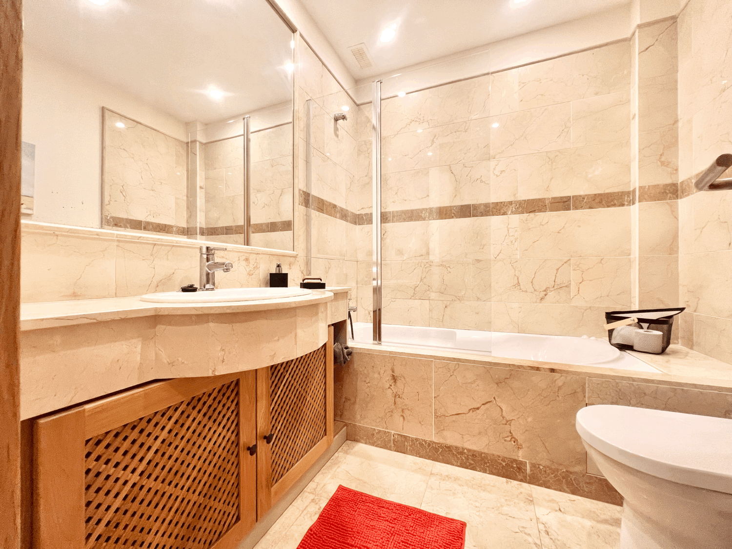 Charming two-bedroom apartment with  beautiful sea views