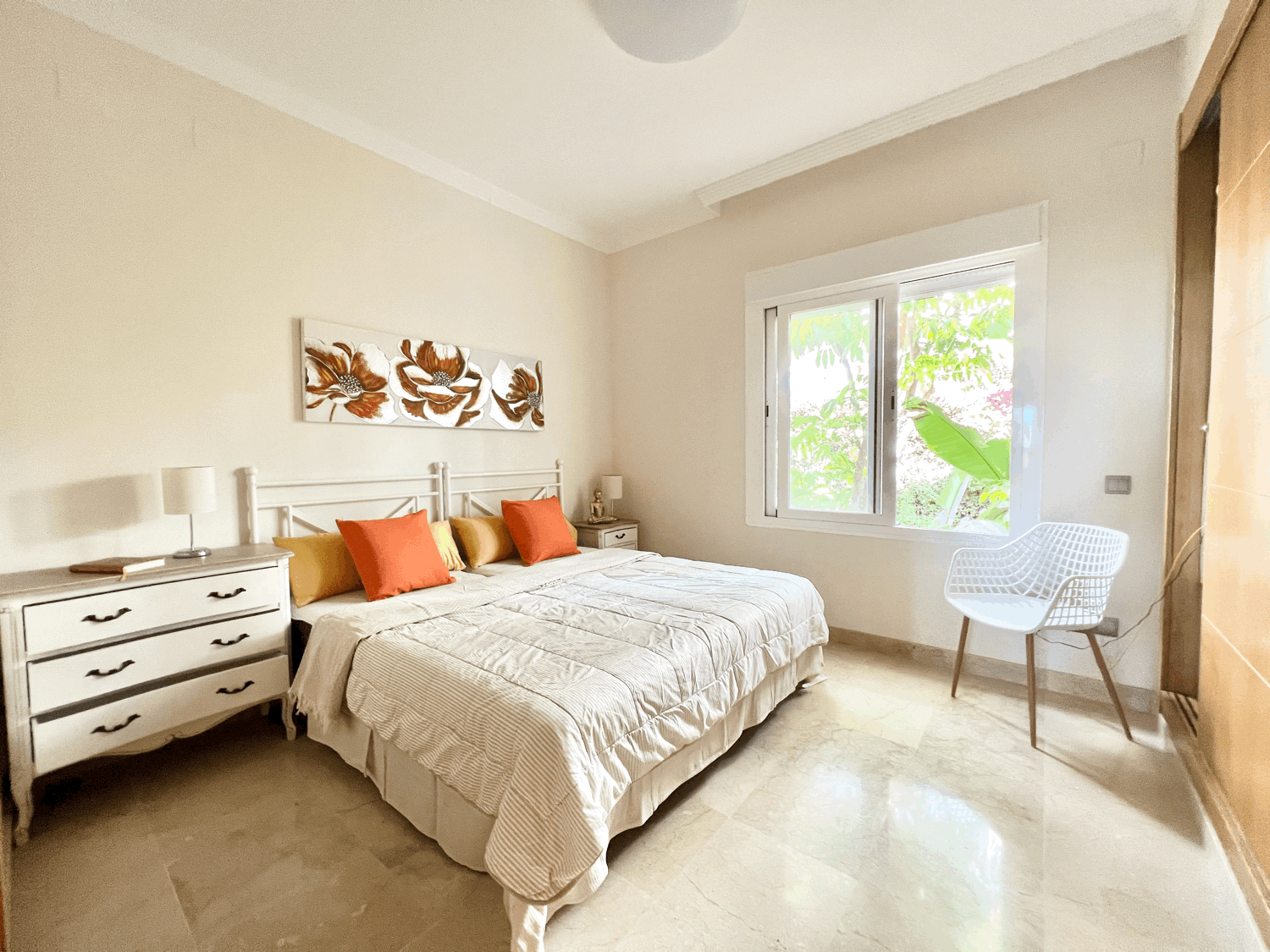 Charming two-bedroom apartment with  beautiful sea views
