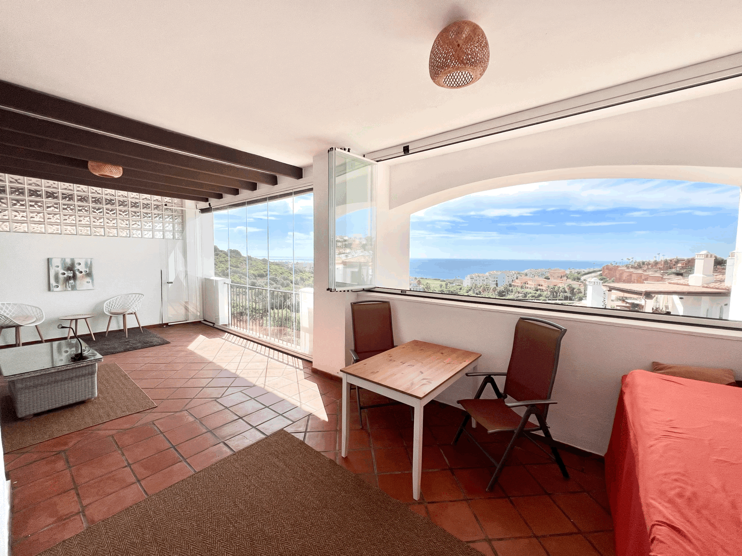 Charming two-bedroom apartment with  beautiful sea views