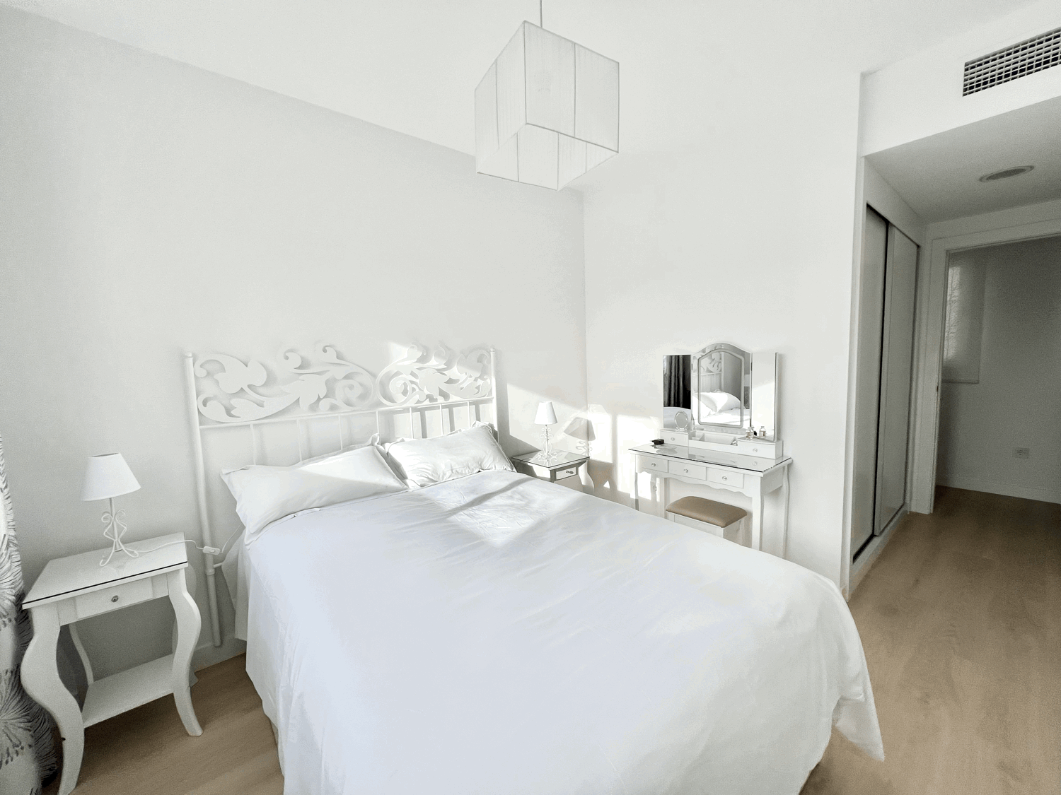 Beautiful three-bedroom penthouse in Estepona with parking space, storage room, and communal pool