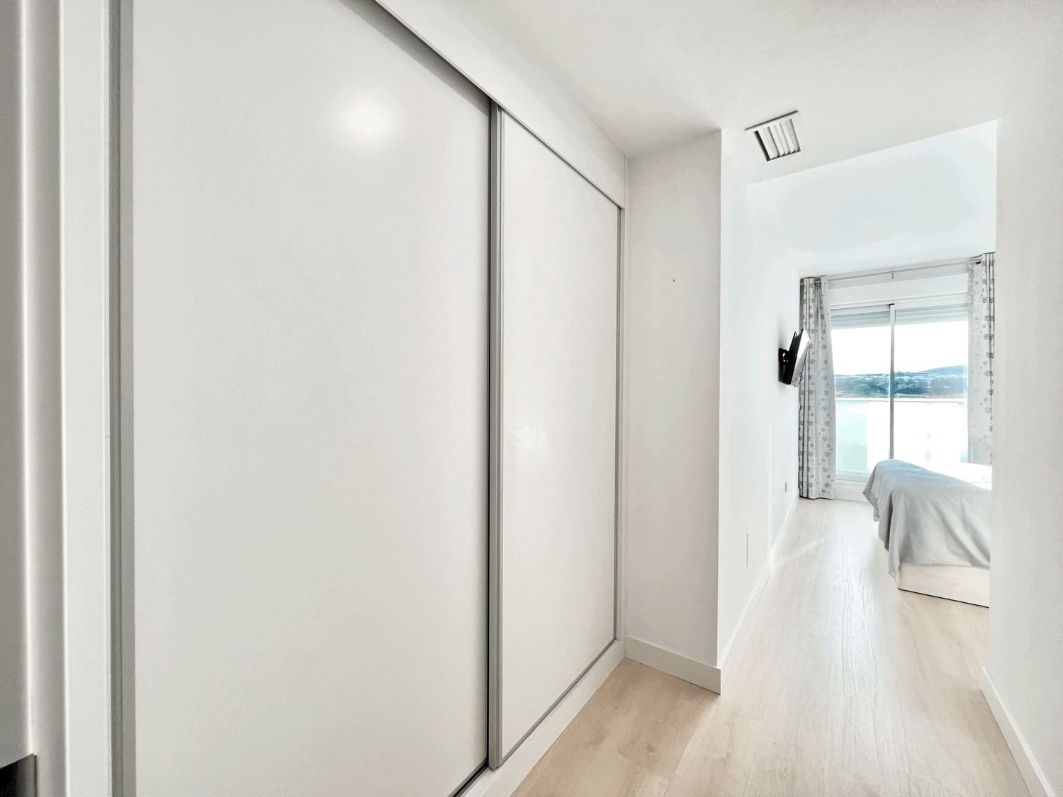 Beautiful three-bedroom penthouse in Estepona with parking space, storage room, and communal pool