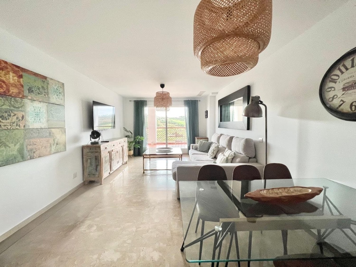 Splendid  three-bedroom apartment with stunning sea and golf views in Alcaidesa
