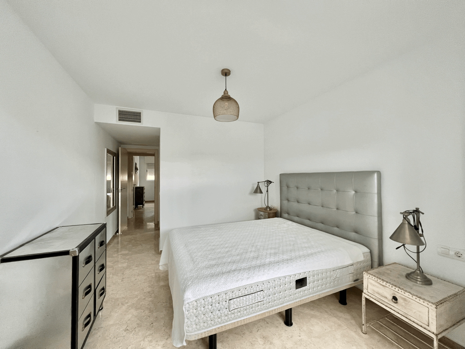 Splendid  three-bedroom apartment with stunning sea and golf views in Alcaidesa