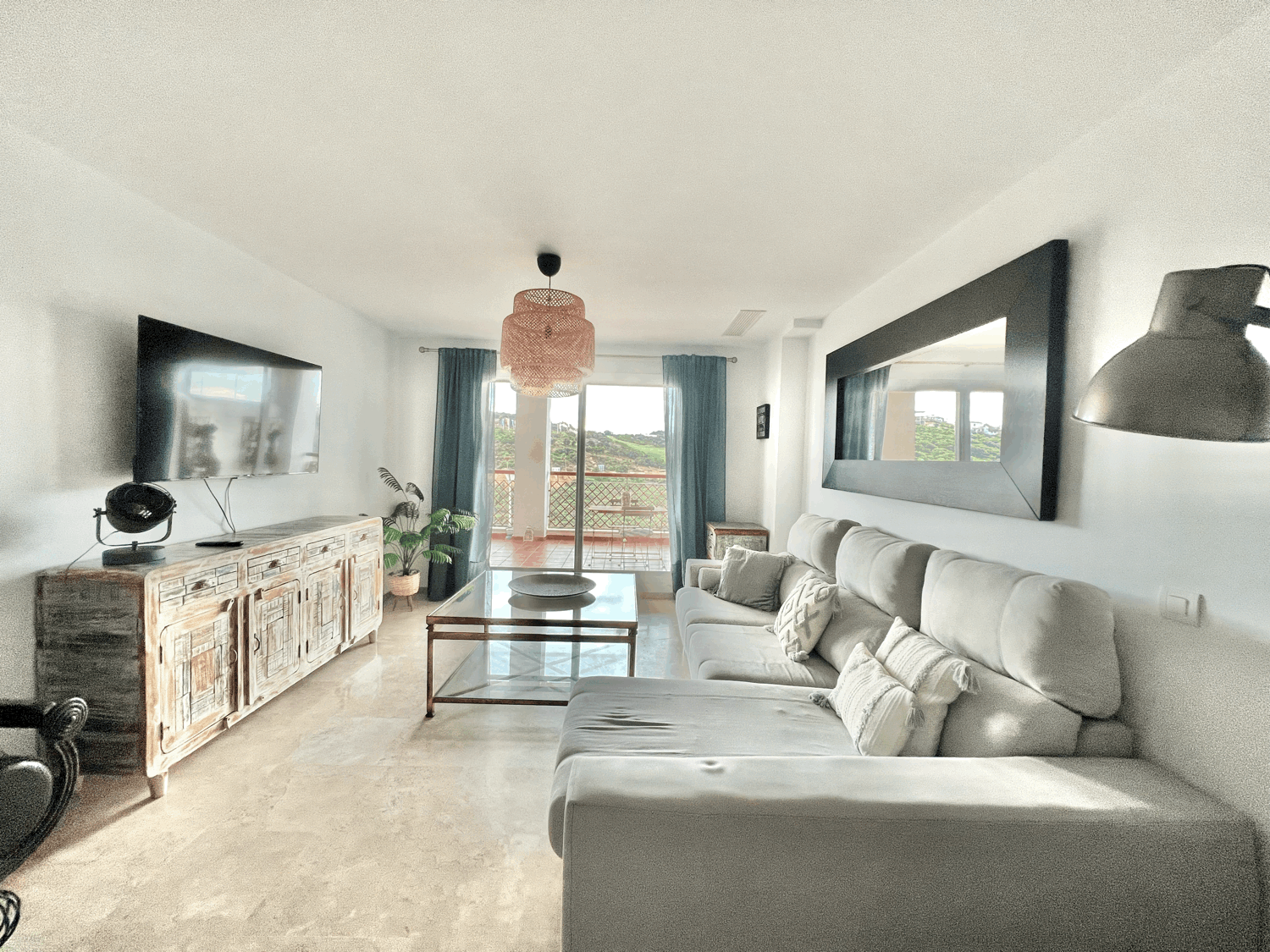 Splendid  three-bedroom apartment with stunning sea and golf views in Alcaidesa