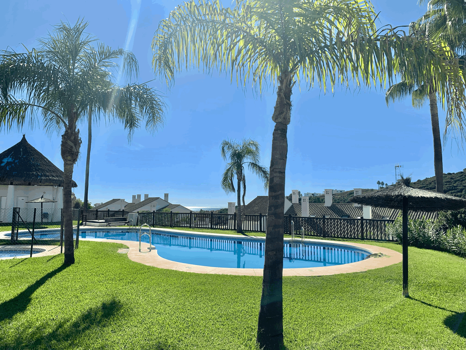 Splendid  three-bedroom apartment with stunning sea and golf views in Alcaidesa