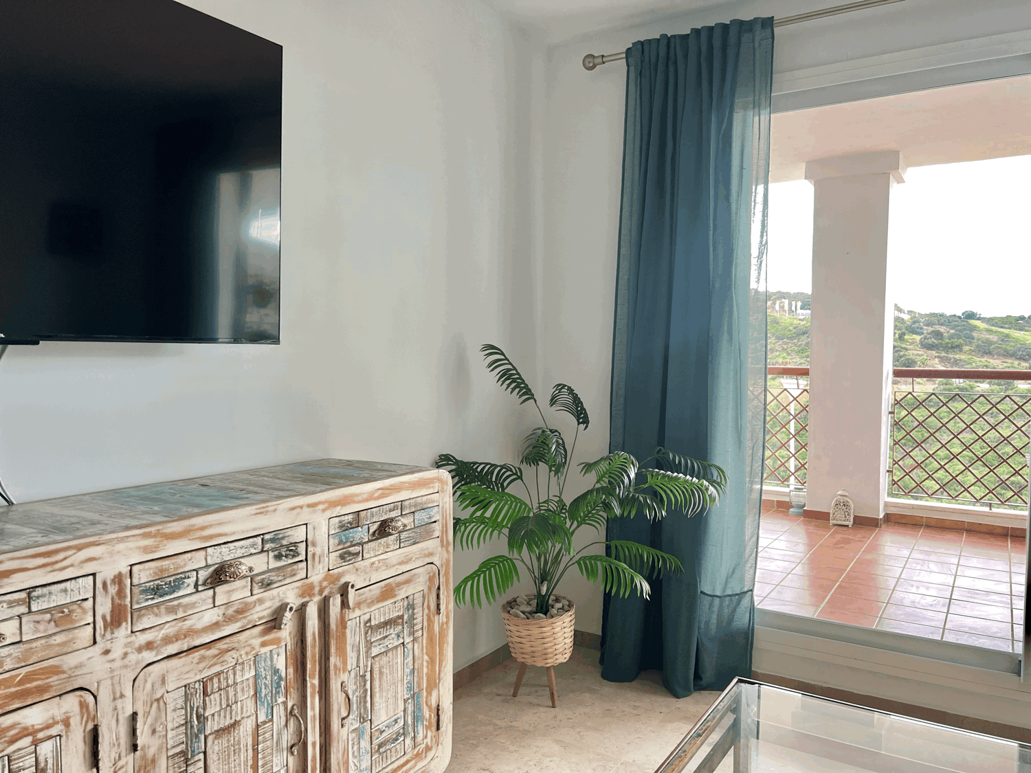 Splendid  three-bedroom apartment with stunning sea and golf views in Alcaidesa